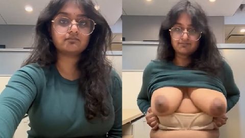 S24 camera capture sexy GF showing huge boobs viral selfie