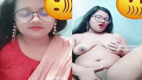 Cute Chamet girl naked chat with follower for money