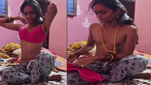 Slim Tamil wife small boobs showing to husband