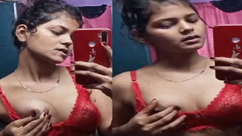 Super Indian maal playing with her nipple viral MMS