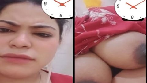 Unsatisfied aunty showing huge boobs to lover viral MMS